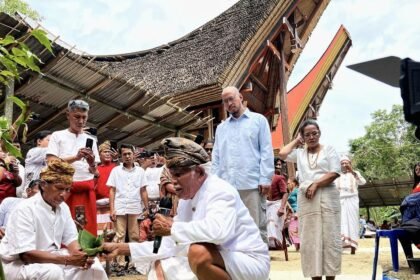 Jalani Sidang Adat di Tana Toraja, Pandji Pragiwaksono Disanksi 1 Babi dan 5 Ayam