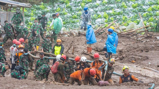 Hari Kedelapan Pencarian Longsor Cisarua, 6 Korban Masih Belum Ditemukan, Termasuk Personel Militer
