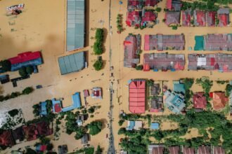 8 Tips Membersihkan Rumah Setelah Banjir Agar Aman dan Sehat