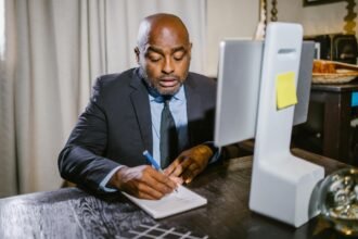 Pendapatan Masih Sedikit? Investasi Leher ke Atas Aja, Berikut 6 Tipsnya