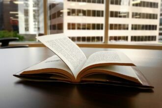 Dikejar Deadline? Ini 5 Tips Membaca Jurnal Akademik Lebih Efektif