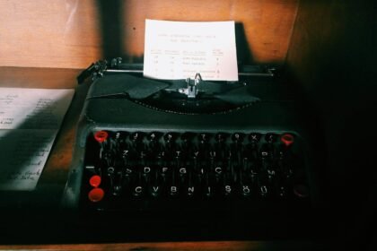 Penulis Jangan Khawatir! Ini 5 Alasan Mengapa AI Tidak Akan Menggantikan Profesi Penulis