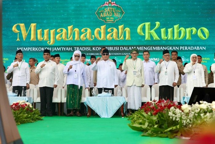Prabowo Subianto berpidato di hadapan ratusan ribu warga NU pada Mujahadah Kubro Satu Abad Nahdlatul Ulama di Stadion Gajayana, Malang.