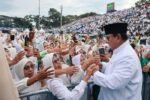 Presiden Prabowo Subianto berpidato di hadapan ratusan ribu warga Nahdlatul Ulama dalam Mujahadah Kubro Satu Abad NU di Stadion Gajayana, Malang.