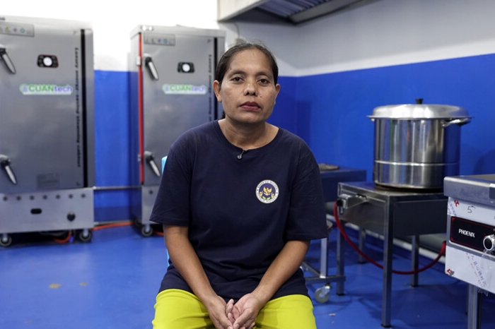 Kristina Lende, relawan SPPG di Sumba Barat Daya, NTT, merasakan lonjakan kesejahteraan berkat Program Makan Bergizi Gratis (MBG).