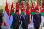 Presiden Prabowo Subianto menegaskan komitmen Indonesia terhadap solusi dua negara untuk Palestina dalam pertemuan bilateral dengan Raja Yordania di Amman.