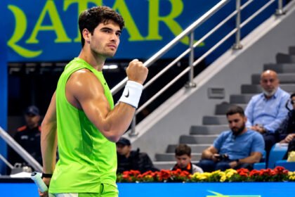 Comeback luar biasa dari Carlos Alcaraz! Petenis asal Spanyol itu melaju ke perempat final Qatar Open 2026 usai menundukkan Valentin Royer dua set langsung.