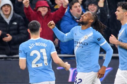 Antoine Semenyo merayakan gol pembuka ke gawang Fulham di Etihad Stadium, membawa Manchester City memperkuat posisi sebagai pesaing utama gelar Liga Inggris musim ini.