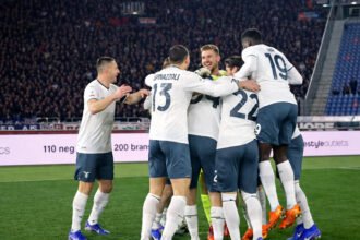 Lazio memastikan tiket ke semifinal Coppa Italia 2026 setelah menyingkirkan Bologna lewat adu penalti yang menegangkan di Stadion Renato Dall’Ara, Bologna.