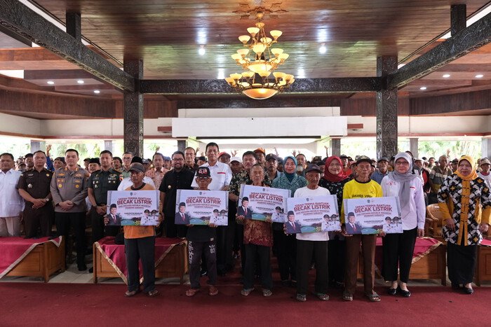 Becak Listrik Prabowo Jadi Nafas Baru Pembecak Lansia Nganjuk di Tengah Rabun dan Nyeri Sendi 3 Becak Listrik Prabowo Jadi Nafas Baru Pembecak Lansia Nganjuk di Tengah Rabun dan Nyeri Sendi