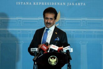 Dubes Pakistan untuk Indonesia Zahid H. Chaudary memberi pernyataan usai pertemuan di Istana Kepresidenan, Kamis (12/2).