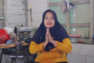 Kisah inspiratif ibu tiga anak Nur Alisa kini mampu mencicil utang dan membiayai sekolah anak berkat bekerja di Dapur MBG Sukoharjo.