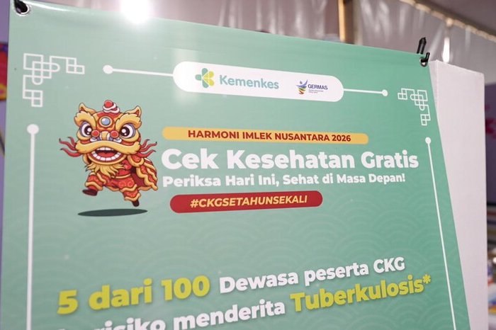 Layanan Cek Kesehatan Gratis di Imlek Festival 2577 Lapangan Banteng diserbu pengunjung yang cukup membawa KTP dan ponsel.