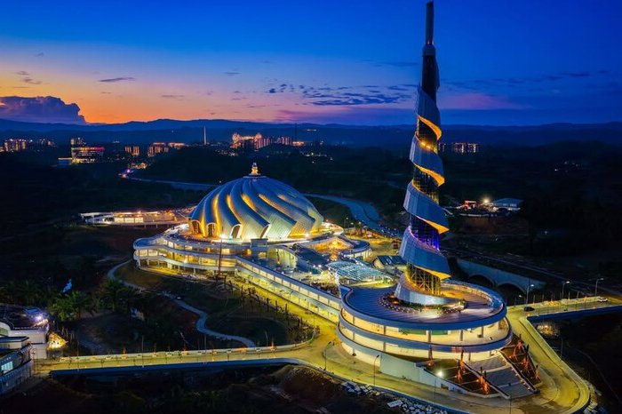 Wamenag Romo Muhammad Syafi’i meninjau langsung pembangunan Masjid IKN sambil memimpin salat subuh berjemaah, Kamis (12/2/2026).