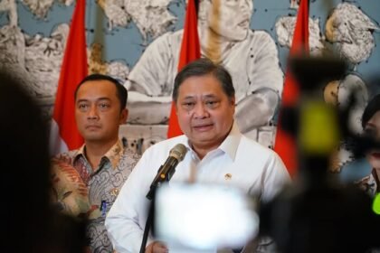 Pemerintah salurkan bansos pangan Rp12 triliun dan diskon transportasi jelang Ramadan–Lebaran 2026 untuk menjaga daya beli rakyat.