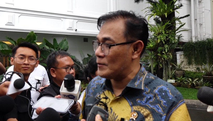Kepala BP Taskin Budiman Sudjatmiko saat memberikan keterangan usai bertemu Presiden Prabowo Subianto di Istana Negara, Jakarta, Kamis (12/2/2026).