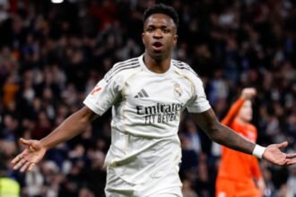 Vinícius bahagia lagi di Madrid — performa menanjak, kontrak baru di depan mata.