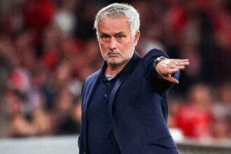 Gianluca Prestianni resmi disanksi UEFA dan tak akan tampil melawan Real Madrid di Bernabéu. Dugaan rasisme terhadap Vinícius Jr. kini dalam investigasi.