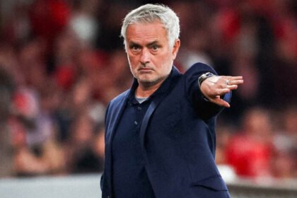 Gianluca Prestianni resmi disanksi UEFA dan tak akan tampil melawan Real Madrid di Bernabéu. Dugaan rasisme terhadap Vinícius Jr. kini dalam investigasi.