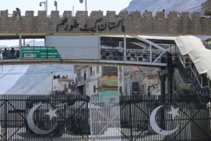 Serangan udara Pakistan ke Afghanistan timur memicu laporan korban sipil dan memperparah ketegangan perbatasan kedua negara.