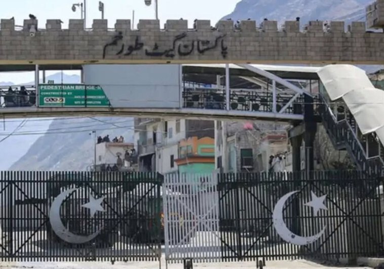 Serangan udara Pakistan ke Afghanistan timur memicu laporan korban sipil dan memperparah ketegangan perbatasan kedua negara.