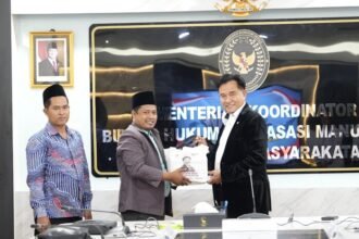 Menko Kumham Imipas Yusril Ihza Mahendra berdialog dengan perwakilan STIS As-Salafiyah Sumber Duko di Jakarta, Rabu (25/2/2026).