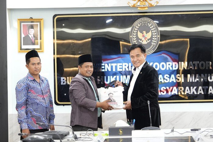 Menko Kumham Imipas Yusril Ihza Mahendra berdialog dengan perwakilan STIS As-Salafiyah Sumber Duko di Jakarta, Rabu (25/2/2026).