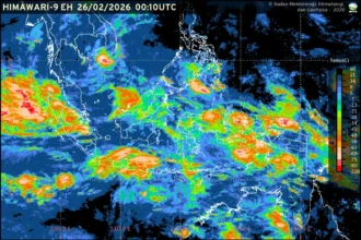 Awan cumulonimbus terpantau di langit Jakarta pagi ini, indikasi potensi hujan petir di sebagian kawasan ibu kota.