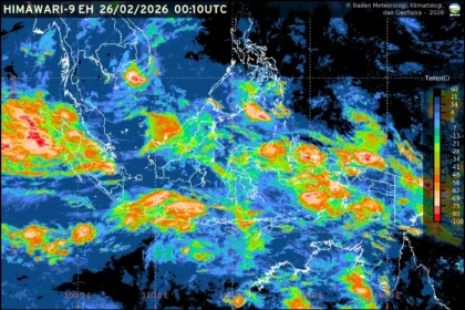 Awan cumulonimbus terpantau di langit Jakarta pagi ini, indikasi potensi hujan petir di sebagian kawasan ibu kota.