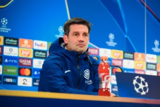 Pelatih Inter Milan, Cristian Chivu, menegaskan timnya siap tempur 180 menit menghadapi Bodø/Glimt di playoff Liga Champions meski diganggu jadwal padat dan isu kontroversi wasit.