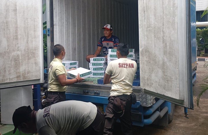 Bersiap Sambut Ramadan — Kemenag dan Kedutaan Besar Arab Saudi menyalurkan 100 ton kurma untuk masyarakat Indonesia secara merata dan transparan.