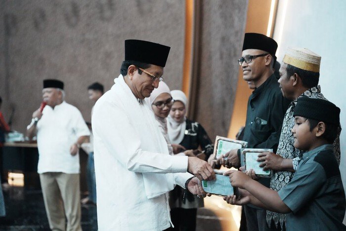 Dua Ton Kurma dan 1.000 Mushaf dari Arab Saudi Mengalir ke Masjid IKN 2 Dua Ton Kurma dan 1.000 Mushaf dari Arab Saudi Mengalir ke Masjid IKN