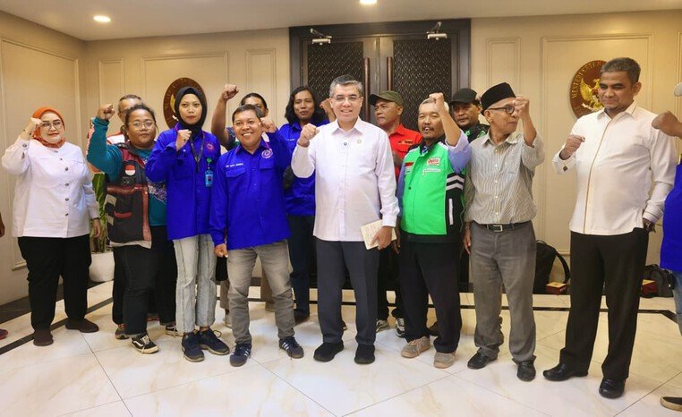 Kado Lebaran untuk Ojol! Menaker Beri Sinyal Positif THR Tahun Ini Bakal Cair