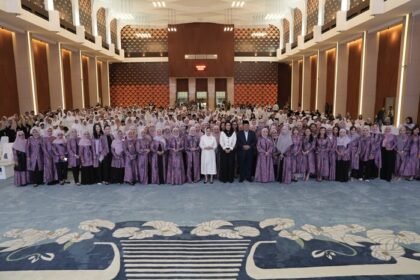 Suasana kebersamaan mewarnai kegiatan sosial PIA DPR RI di Kompleks Parlemen Senayan saat penyaluran 3.500 paket sembako dan santunan menyambut Ramadhan 1447 H.