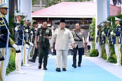 Presiden RI Prabowo Subianto memberikan arahan strategis kepada TNI dan Polri untuk memperkuat kepercayaan publik serta soliditas dalam menjaga stabilitas negara.