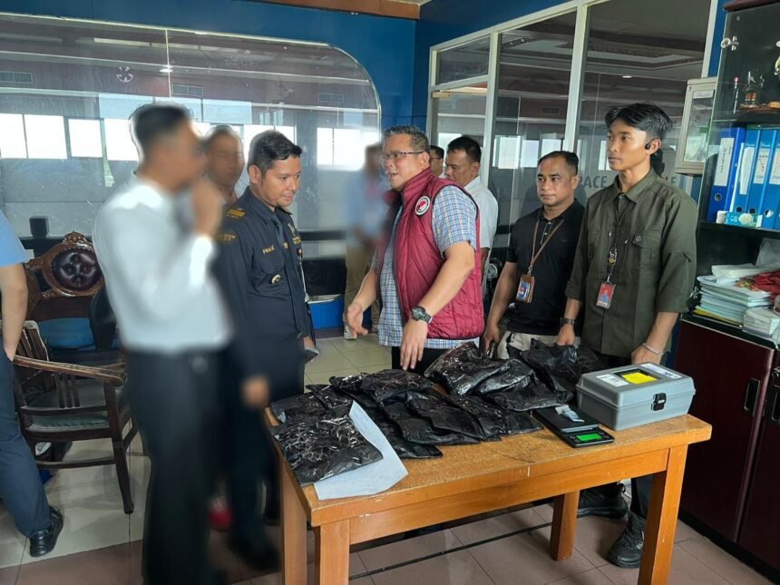 TNI AU Bongkar Upaya Penyelundupan 5 Kg Sabu di Minangkabau