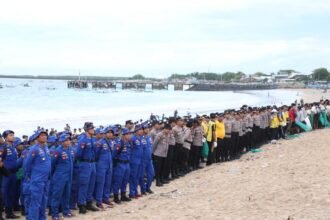 Lebih dari 5.000 relawan bersama Kapolda Bali turun langsung melakukan aksi bersih pantai di Kedonganan, Badung. Gerakan besar ini menjadi simbol komitmen menjaga kebersihan dan pariwisata berkelanjutan di Pulau Dewata.