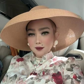 Profil Sarifah Suraidah, Istri Gubernur Kaltim yang Viral dengan Gaya "Noni Belanda" 2 Profil Sarifah Suraidah, Istri Gubernur Kaltim yang Viral dengan Gaya "Noni Belanda"
