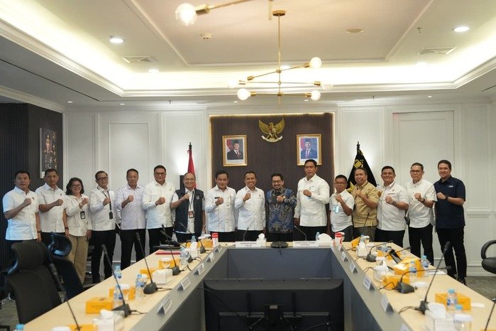 Kabareskrim Polri Komjen Pol Syahardiantono bersama Sestama Bapanas Sarwo Edhy memimpin rapat koordinasi Satgas Saber menjelang Ramadan 2026.