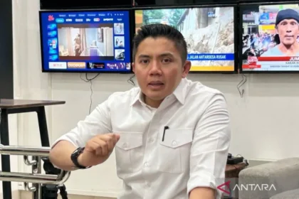 Seskab Teddy Patahkan Narasi Keliru, MBG Bukan Pemotong Anggaran Pendidikan