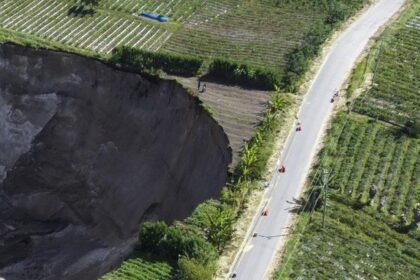 Dentuman Misterius Saat Inspeksi, Menteri PU Dievakuasi dari Lokasi Lubang Raksasa di Aceh