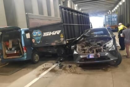 Kronologi Truk Trailer Tabrak 6 Mobil di Underpass Tol Jagorawi : Sopir Lalai