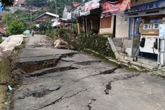 Desa Padasari Lumpuh Diterjang Tanah Bergerak, 2.460 Warga Mengungsi, 413 Rumah Hancur