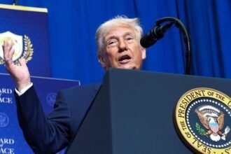 Trump "Ngamuk" Sebut Hakim MA Bodoh, Nekat Berlakukan Tarif Impor Global 10 Persen