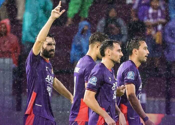 Ernesto Gomez cetak gol debut untuk Persik Kediri saat laga penuh hujan kontra Dewa United di Stadion Brawijaya.