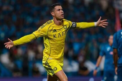 Meulensteen ungkap keinginan besar lihat Ronaldo dan Messi bersatu di Amerika. Jika terlaksana, duet dua legenda ini bisa jadi kolaborasi paling ikonik dalam sejarah sepak bola dunia!