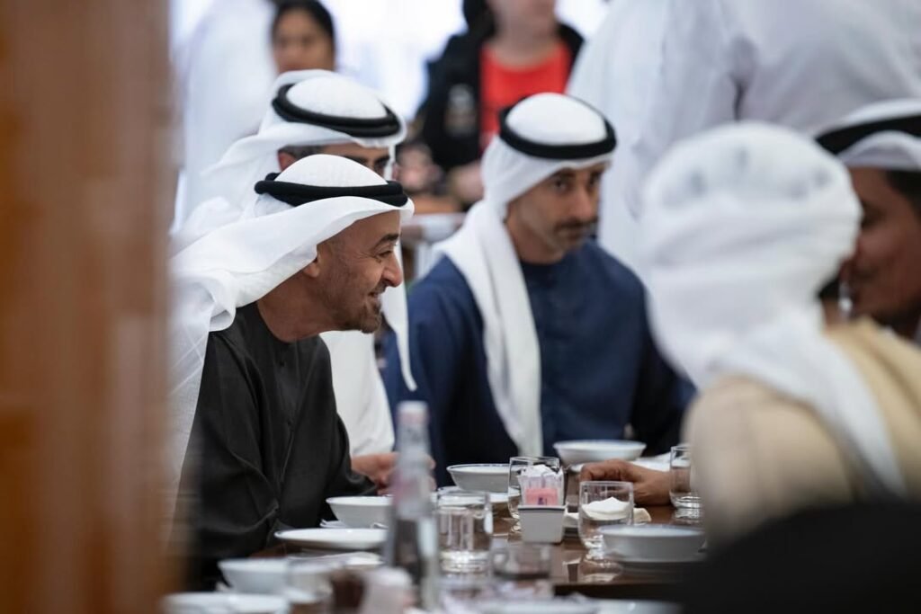 Presiden UEA Sheikh MBZ dan Putra Mahkota Dubai Ngopi di Mall, Buktikan Kondisi Aman 2 Presiden UEA Sheikh MBZ dan Putra Mahkota Dubai Ngopi di Mall, Buktikan Kondisi Aman