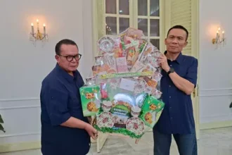 Bertemu Wapres Gibran, Rismon Sianipar Bawa Pulang Parcel Lebaran