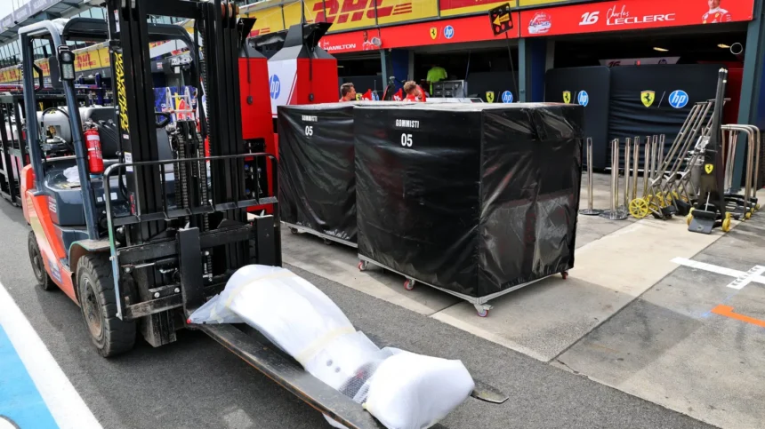 Kekacauan Logistik Global Paksa FIA Izinkan Mekanik F1 Lembur di Garasi GP Australia