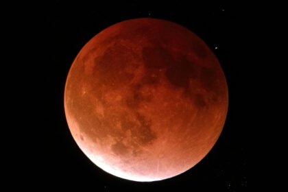 3 Maret 2026 Gerhana Bulan Total: Mengapa Bisa Dihitung Akurat, Tapi Hilal Masih Dirukyat?